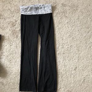 Victoria’s Secret ‘Pink’ brand Rhinestone YogaPant